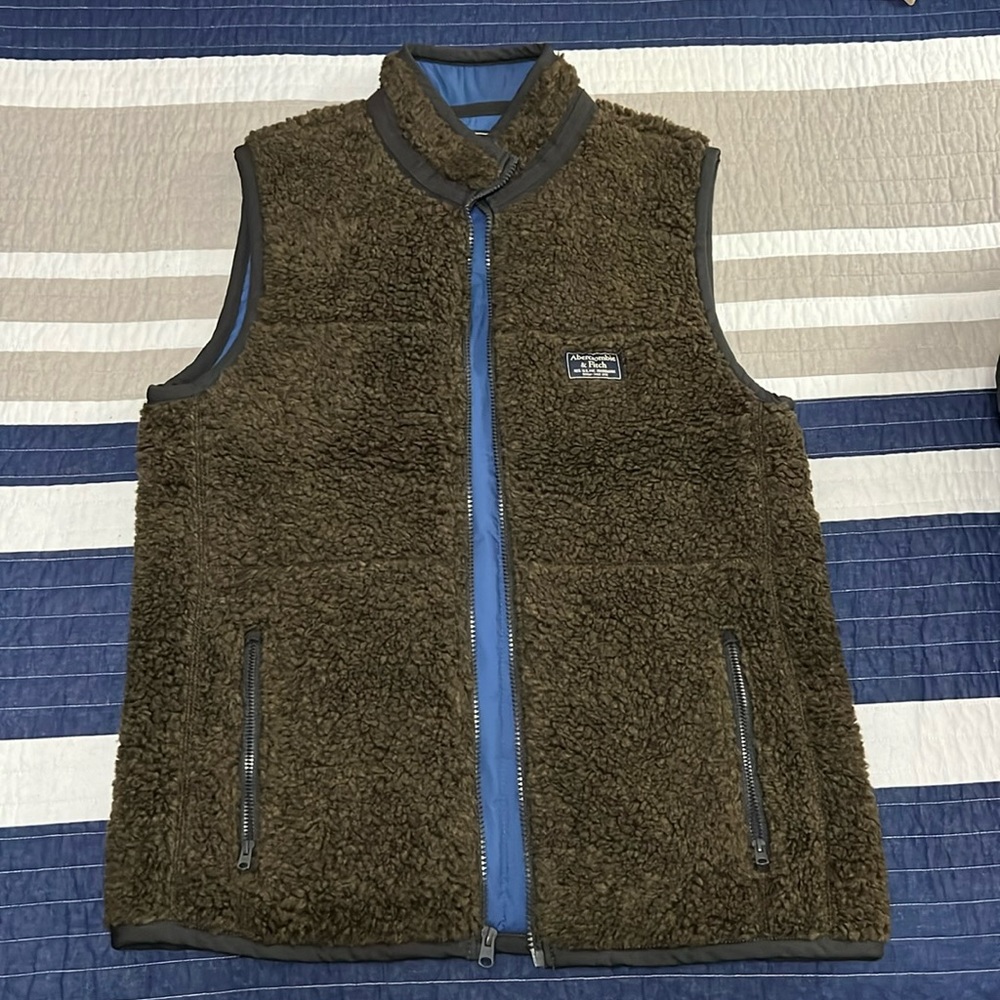Abercrombie & Fitch - brown vest - fuzzy/brown - Like New - Medium